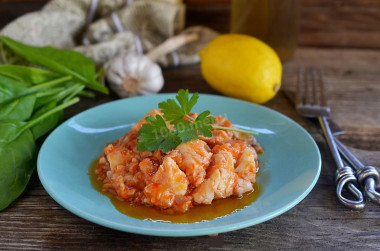 Fish in tomato sauce with onions and stewed carrots