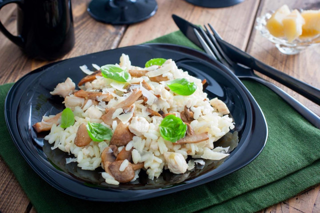 Classic risotto with chicken and mushrooms