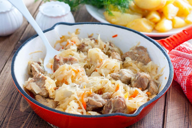 Sauerkraut stew with meat