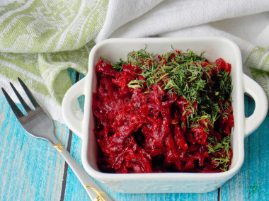 Stewed beetroot with carrots and onions