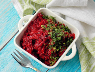 Stewed beetroot with carrots and onions