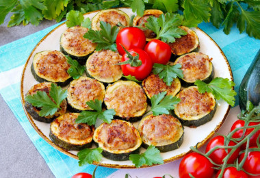 Zucchini with minced meat in a frying pan