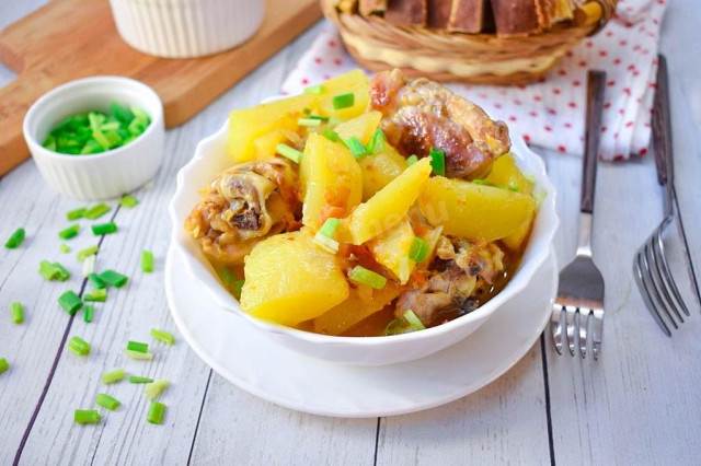 Stewed potatoes with chicken in a frying pan