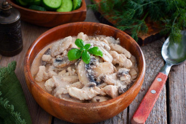Beef Stroganoff from chicken with sour cream and mushrooms