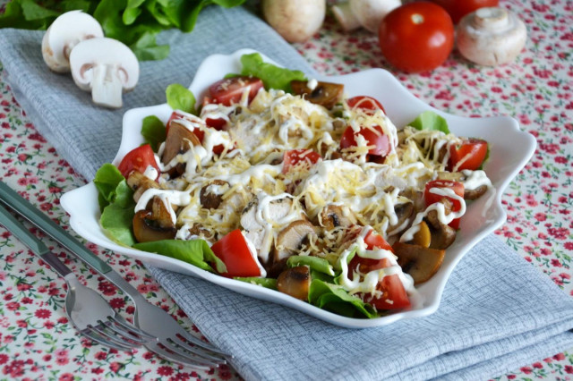 Salad with chicken breast and mushrooms
