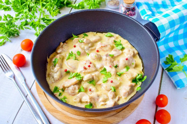 Chicken in sour cream sauce in a frying pan