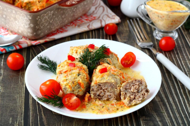 Lazy cabbage rolls in the oven in sour cream sauce