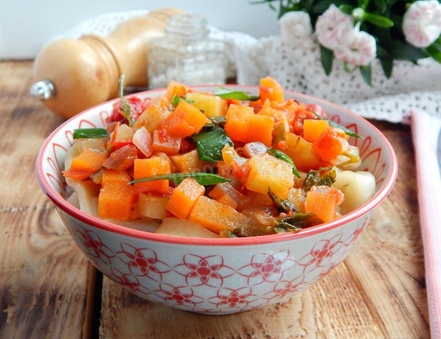 Noodles with vegetables and Teriyaki sauce