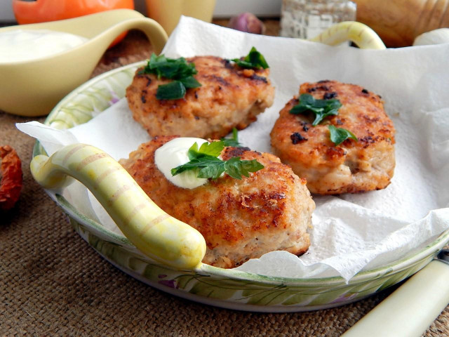 Cutlets with cottage cheese and minced meat