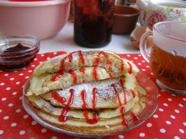 Pancakes on semolina with yeast