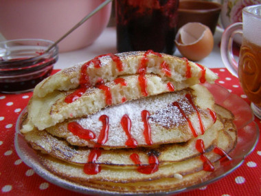 Pancakes on semolina with yeast