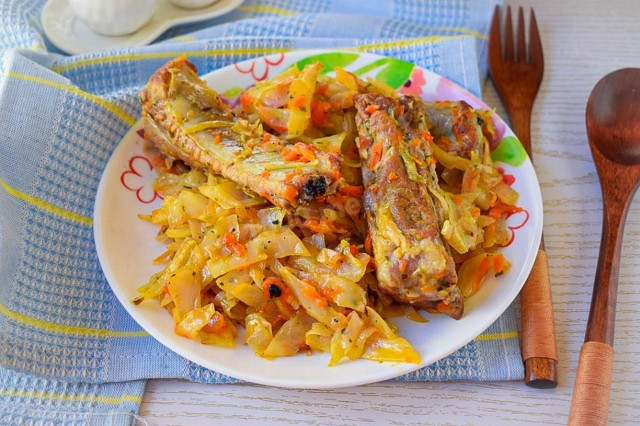 Pork ribs with cabbage stewed
