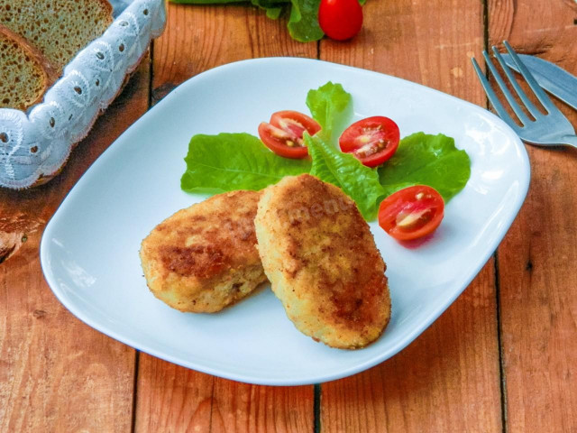 Pike fish cutlets with bacon in a frying pan