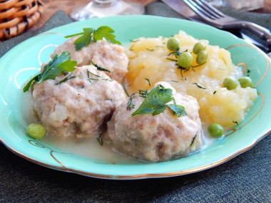 Meatballs in cream sauce