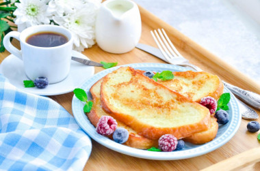 Sweet croutons from a loaf with an egg in a frying pan