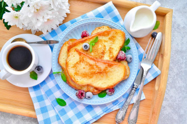 Sweet croutons from a loaf with an egg in a frying pan