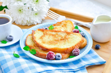 Sweet croutons from a loaf with an egg in a frying pan