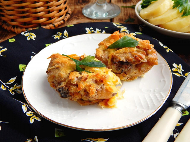 Delicious chicken pieces in a frying pan