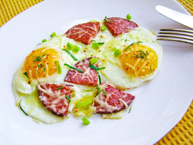 Fried eggs with sausage and cheese
