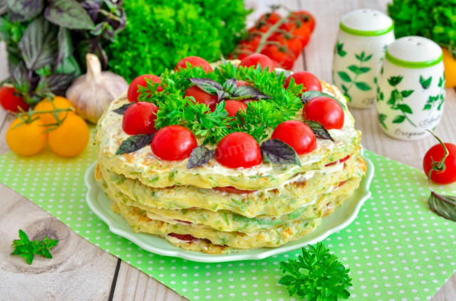 Squash cake with tomatoes and garlic