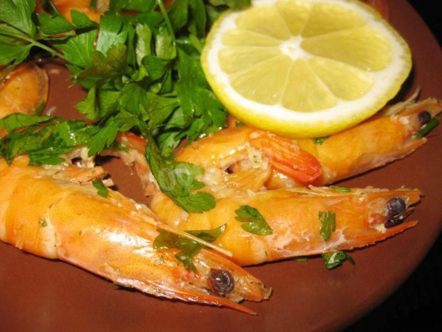 Spicy shrimp with lemon and garlic in 5 minutes