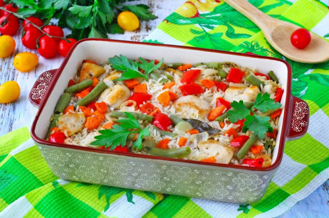 Rice with chicken breast and vegetables in the oven