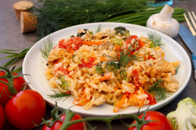 Rice in sour cream with vegetables