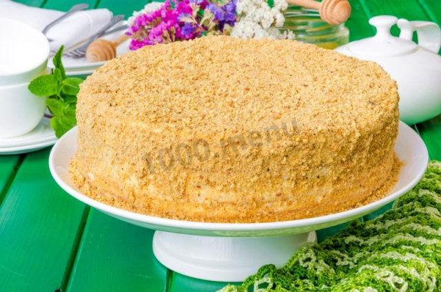 Honey cake in a frying pan