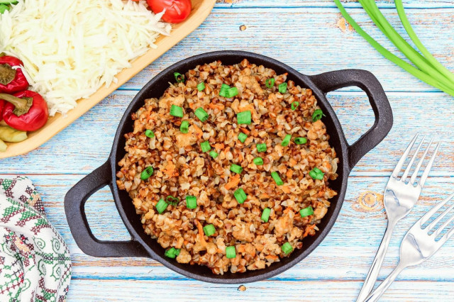 Buckwheat with minced meat in a frying pan