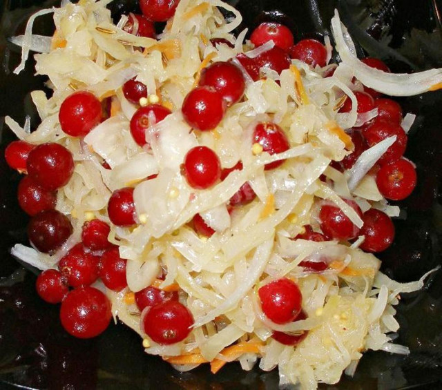 Sauerkraut with cranberries and apple