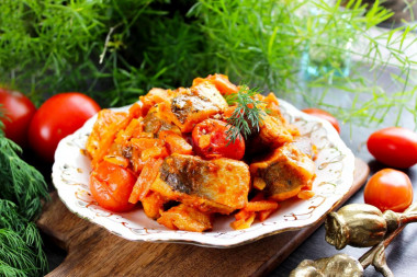 Fish with tomato paste, onions and carrots under marinade