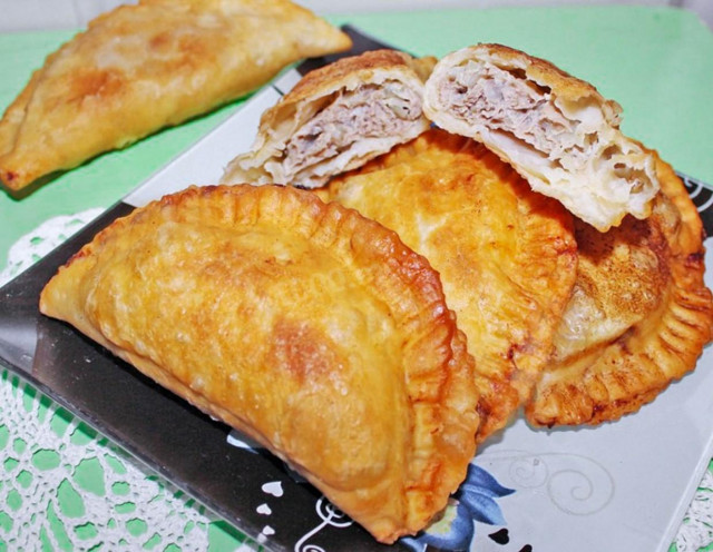 Crimean puff pastry chebureks