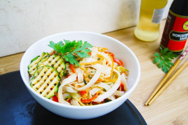 Rice noodles with vegetables