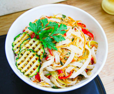 Rice noodles with vegetables