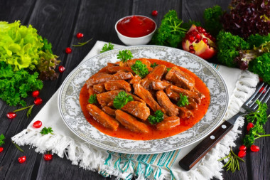 Beef goulash with tomato paste