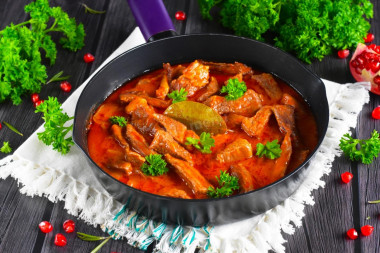 Beef goulash with tomato paste