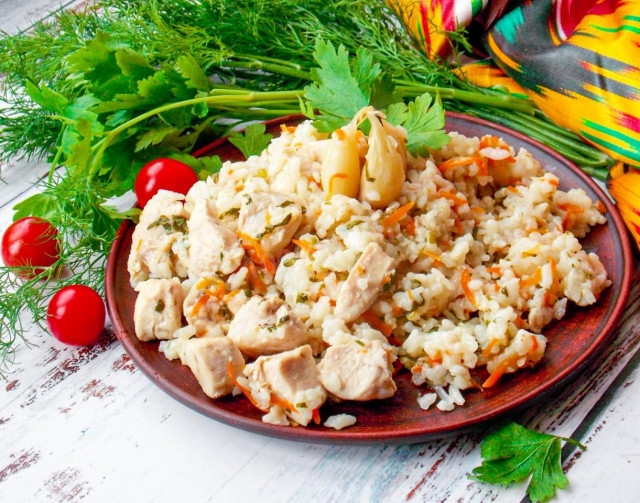 Pilaf with chicken fillet in a frying pan