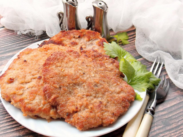 Minced schnitzel in a frying pan