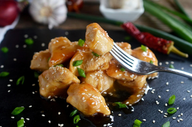 Chicken in sweet and sour sauce in Chinese