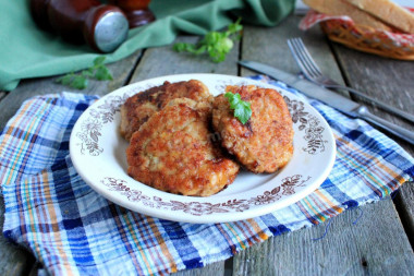 Cutlets with milk and bread from minced meat