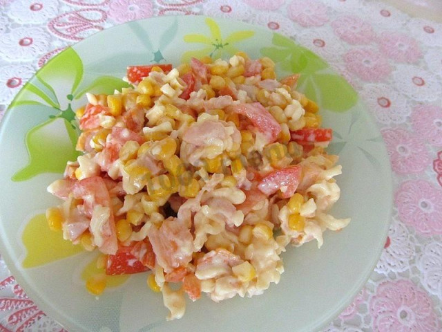 Salad with smoked chicken tomato cheese corn