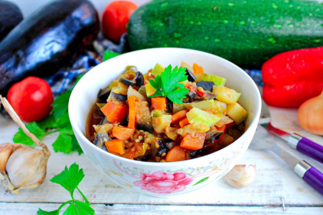 Stewed vegetables with eggplant and zucchini