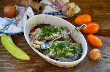 Carp in sour cream baked in the oven in pieces