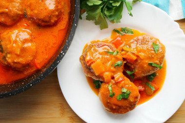 Cutlets with gravy in a frying pan