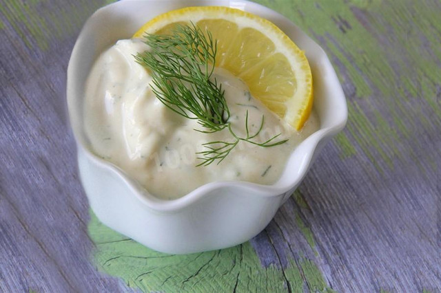 Sour cream sauce with lemon juice, dill and mustard