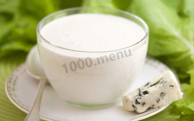Blue cheese sauce with mayonnaise