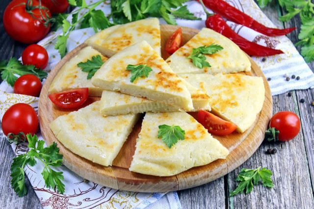 Lazy khachapuri with cottage cheese in a frying pan