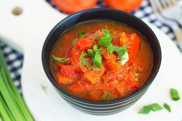 Bell pepper with tomatoes in a frying pan