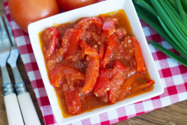 Bell pepper with tomatoes in a frying pan