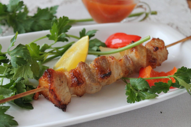 Pork kebab with lemon and onion soft